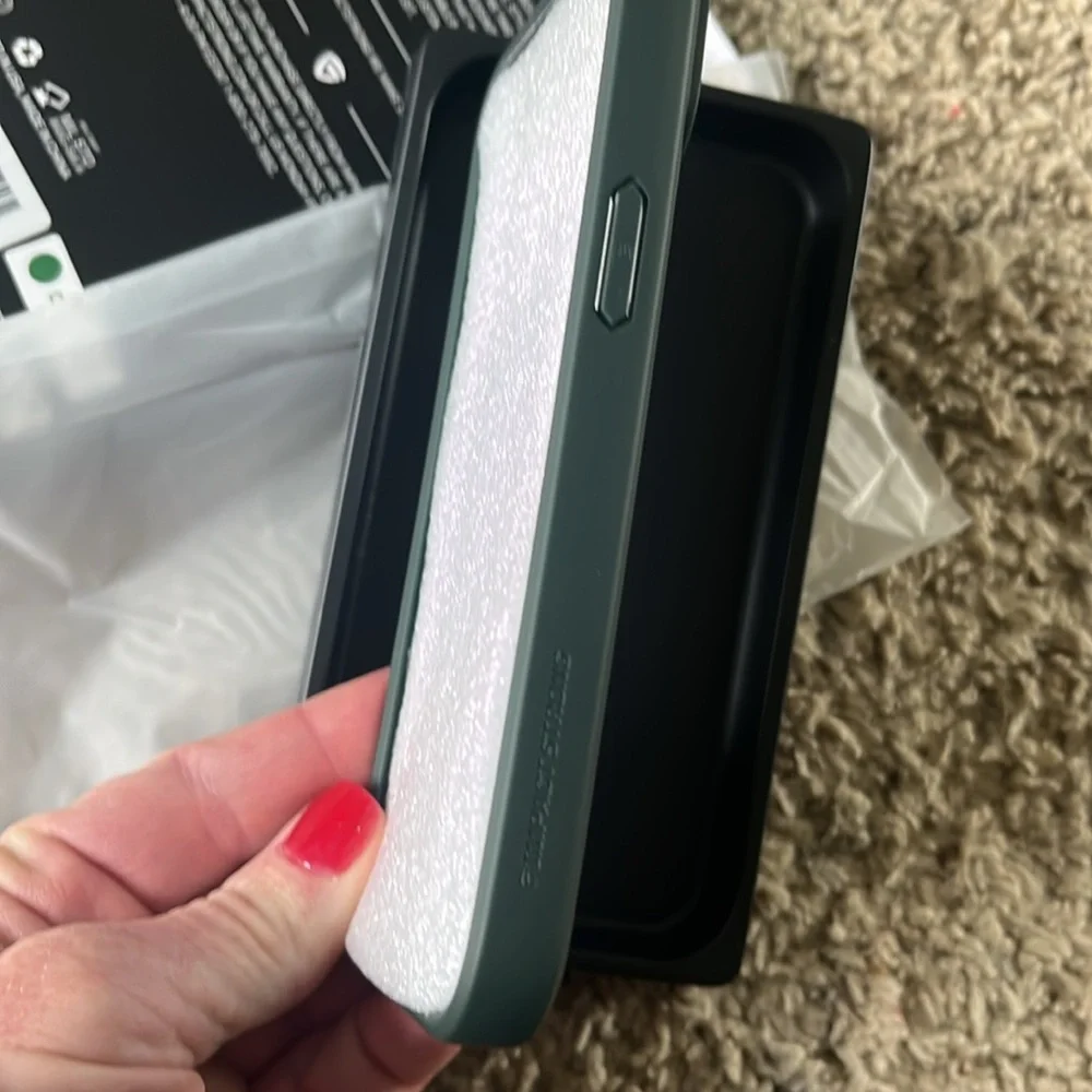 Iphone 15 green case
